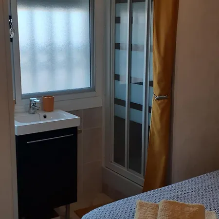 Apartman Vue 40 Metres De La *